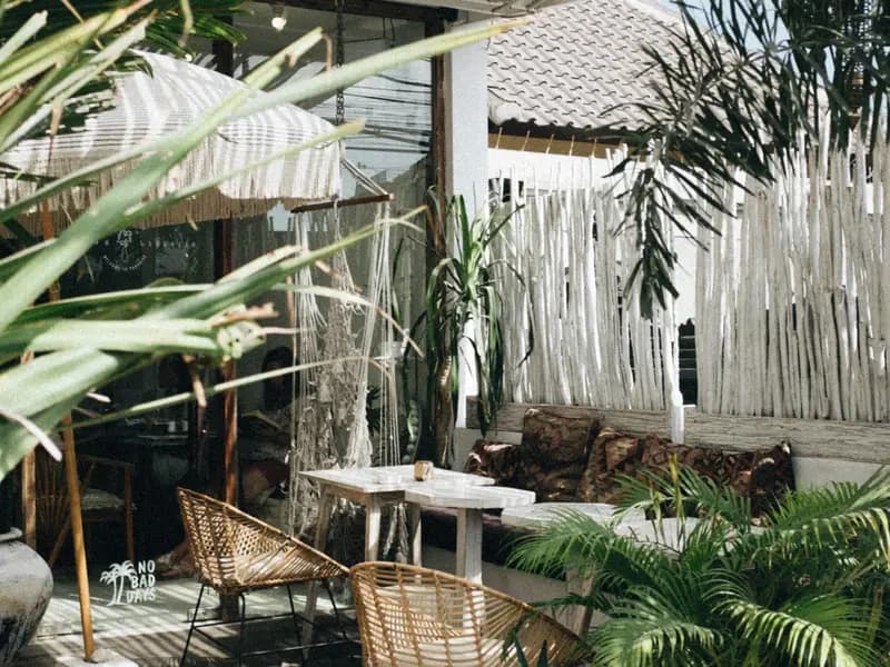 House with vertical planting and natural materials